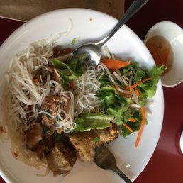 Vegetarian Spring Rolls with Rice Noodles