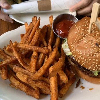 The Hamilton Inn - Inn Burger - New American Near Me - Jersey City, New Jersey