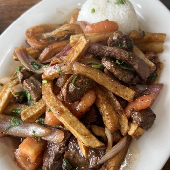 Lima Peruvian Restaurant - Lomo Saltado - Peruvian Near Me - Beaverton, Oregon