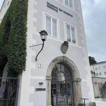 220Grad - Outside of the restaurant- beautiful place - Coffee & Tea Near Me - Salzburg, 5