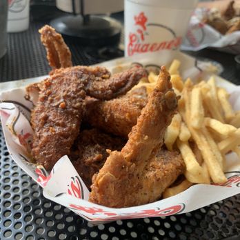 Eugene's Hot Chicken - 3 Wing Entree - Food Trucks Near Me - Birmingham, Alabama