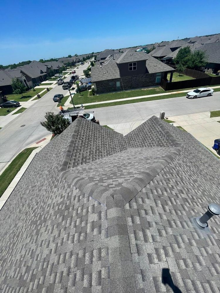 Slide of Vasquez Leon Roofing