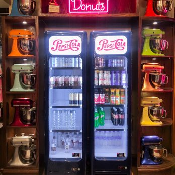 Stan's Donuts & Coffee - inside - Donuts Near Me - Chicago, Illinois