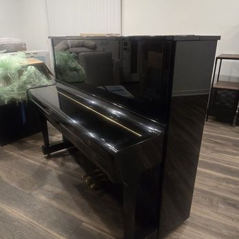 Ori Movers - 20+ year old Yamaha Piano. A childhood piece that they wrapped and transported with care. - Movers Near Me Ori Movers - 20+ year old Yamaha Piano. A childhood piece that they wrapped and transported with care. - Movers Near Me