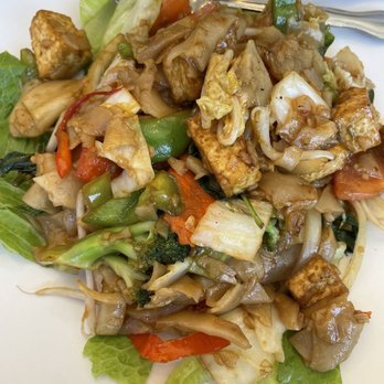 Blue Mango - Red Noodle (Pad See Ew) - Vegetarian Near Me - San Jose, California Blue Mango - Red Noodle (Pad See Ew) - Vegetarian Near Me - San Jose, California