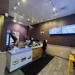 Insomnia Cookies - Inside