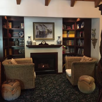 Victoria Inn - The library nook by the fire place! - Hotels Near Me - Murphys, California