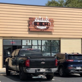 SBH BBQ - Cute little joint in a strip mall. Indoor and outdoor seating, full bar. - Barbeque Near Me - Greenville, South Carolina SBH BBQ - Cute little joint in a strip mall. Indoor and outdoor seating, full bar. - Barbeque Near Me - Greenville, South Carolina