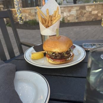 Brasserie 7452 - Burger - Cocktail Bars Near Me - Park City, Utah