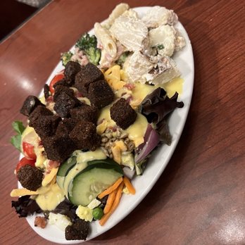 Ruby Tuesday - Salad bar - American Near Me - Canton, Michigan