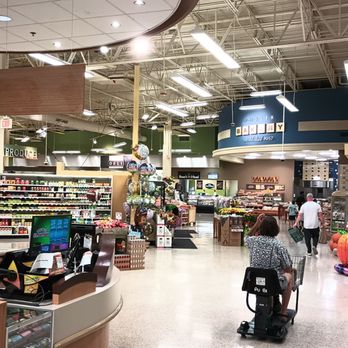 Publix - a woman in a wheel chair in a grocery store - Grocery Near Me - Rome, Georgia Publix - a woman in a wheel chair in a grocery store - Grocery Near Me - Rome, Georgia