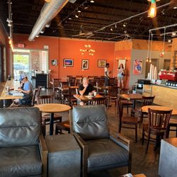Crows Coffee Red Bridge - Great lighting