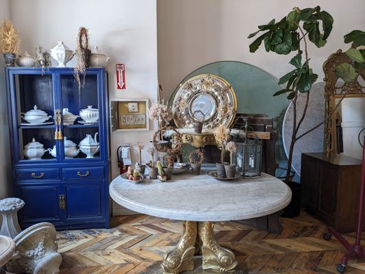 The Buttonwood by null