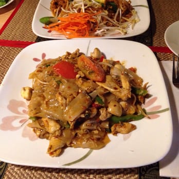 Pad Thai Kitchen - Pad Khee Mao and Pad Thai! - Thai Near Me - Portland, Oregon
