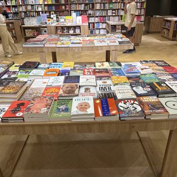 Quade Books - Bookstores Near Me - Aventura, Florida Quade Books - Bookstores Near Me - Aventura, Florida