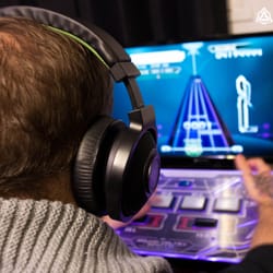 Galaxy Geek Gaming Lounge - Sound Voltex en action.