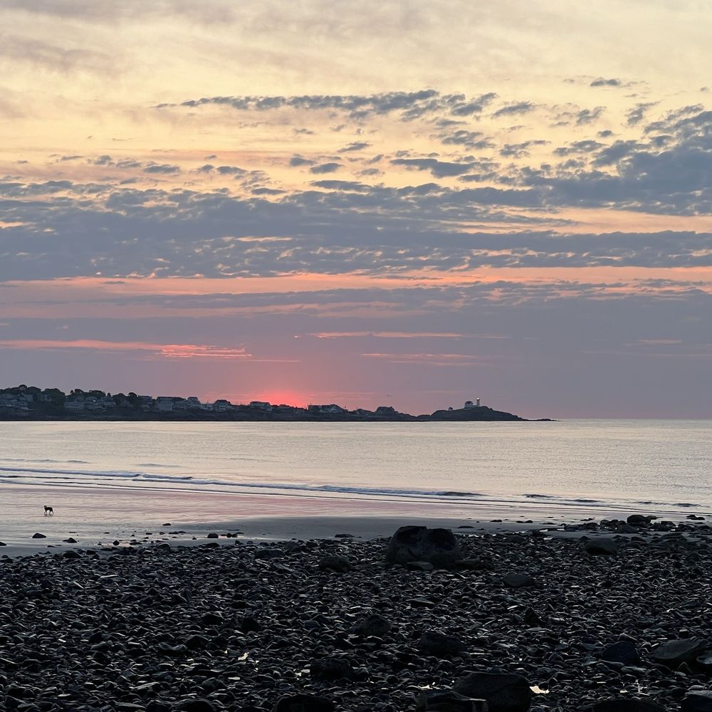 Sunrise Motel - Sun coming up over Nubble Light - Hotels Near Me - York, Maine Sunrise Motel - Sun coming up over Nubble Light - Hotels Near Me - York, Maine