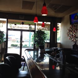 Diamond Darcy's - Pretty lights at bar