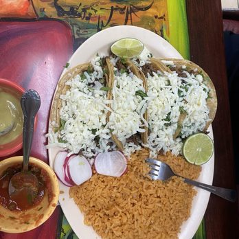 Taqueria El Tapatio - 4 steak tacos with double rice no beans - Mexican Near Me - Chicago, Illinois Taqueria El Tapatio - 4 steak tacos with double rice no beans - Mexican Near Me - Chicago, Illinois