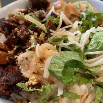 I Heart Pho - Grill pork with egg roll over vermicelli noodle. Fresh and good. - Vietnamese Near Me - Saint Paul, Minnesota I Heart Pho - Grill pork with egg roll over vermicelli noodle. Fresh and good. - Vietnamese Near Me - Saint Paul, Minnesota
