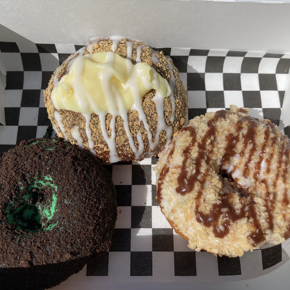 PURVÉ Donut Stop - Hulk Smash, Na Na Nut Buster, Weekly D (top) - Donuts Near Me - Honolulu, Hawaii PURVÉ Donut Stop - Hulk Smash, Na Na Nut Buster, Weekly D (top) - Donuts Near Me - Honolulu, Hawaii