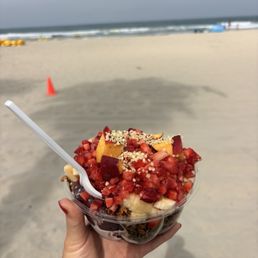 Açaí bowl with peanut butter