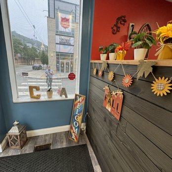 Cilantro & Ajo - Entryway - Venezuelan Near Me - Pittsburgh, Pennsylvania