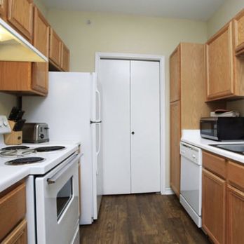 Reside Houston - Clean and convenient full kitchen. - Hotels Near Me - Houston, Texas