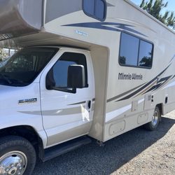 24' Mini Winnie Exterior: Porch light, LED awning lights, electric awning, & plenty of under-storage for gear.