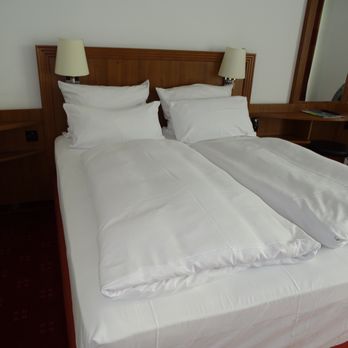 Hotel NH Collection Heidelberg - no sheets here and at most of the NH hotels .,, if they had ac it wasn't working ... summer would have been hell - Hotels Near Me - Heidelberg, BW