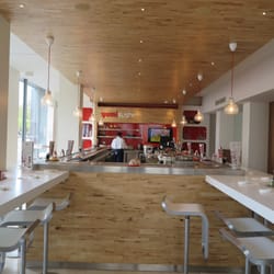 Yumi Sushi - Peeking inside