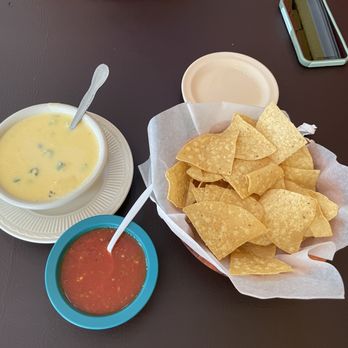 Taqueria Los Huaraches - Queso, Salsa and Chips - Mexican Near Me - Lockhart, Texas Taqueria Los Huaraches - Queso, Salsa and Chips - Mexican Near Me - Lockhart, Texas