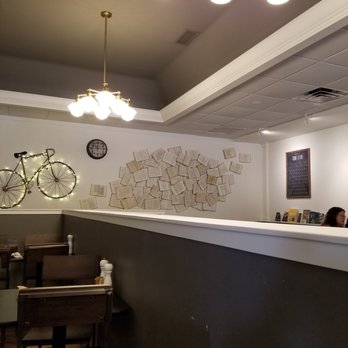 Scuola Pizza - décor in dinning room - Pizza Near Me - Gainesville, Florida Scuola Pizza - décor in dinning room - Pizza Near Me - Gainesville, Florida