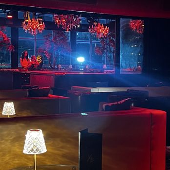 XO Sky Lounge & Restaurant - Details of XO before the crowd. Tables, chandeliers, dim lighting. Such a nice space . - American Near Me - Houston, Texas XO Sky Lounge & Restaurant - Details of XO before the crowd. Tables, chandeliers, dim lighting. Such a nice space . - American Near Me - Houston, Texas