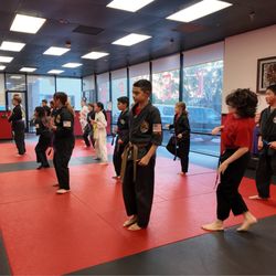 United Studios Of Self Defense Newport Beach - Junior's group class