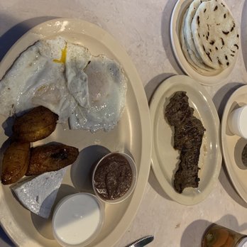 Cabañas Restaurant - Deasyuno con carne - Salvadoran Near Me - Miami, Florida