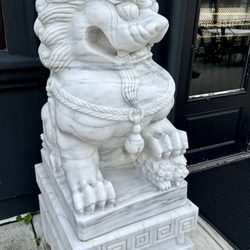 Hunan Taste - Outside decor.