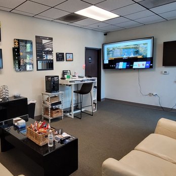 Deluxe Window Tinting - waiting room - Car Window Tinting Near Me - Roseville, California Deluxe Window Tinting - waiting room - Car Window Tinting Near Me - Roseville, California