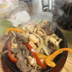 El Bunker Restaurant & Lounge - Fajitas Mixtas