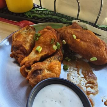 Beefy's - Zesty Garlic Buffalo Wings (There was more, some had already been eaten at this point) - Diners Near Me - Reno, Nevada