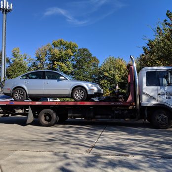 Rainbow Towing - Rainbow Towing uses a flatbed tow truck. - Towing Near Me Rainbow Towing - Rainbow Towing uses a flatbed tow truck. - Towing Near Me
