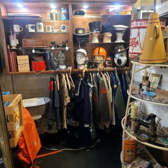 Wright Square Vintage & Retro Mall - Antiques Near Me - Savannah, Georgia Wright Square Vintage & Retro Mall - Antiques Near Me - Savannah, Georgia