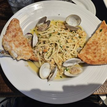 The Original Fish Company - Linguine with Clams - Seafood Markets Near Me - Los Alamitos, California The Original Fish Company - Linguine with Clams - Seafood Markets Near Me - Los Alamitos, California