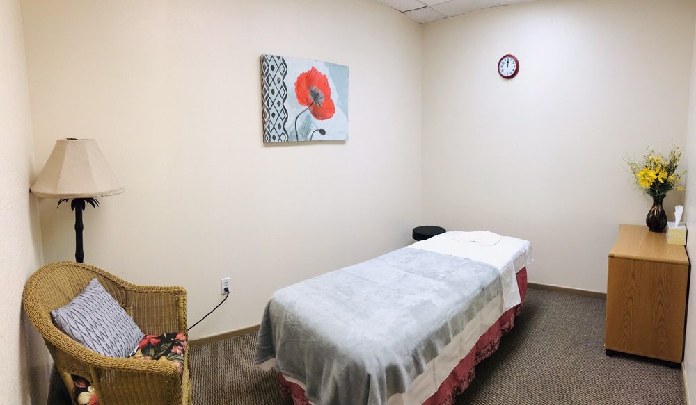 MASSAGE OASIS 14 Photos 7509 Douglas Ave, Urbandale, Iowa Massage