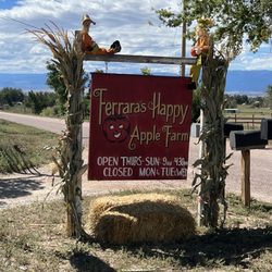 Happy Apple Farm - The farm's info.
