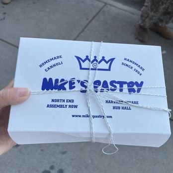 Mike's Pastry - Bakeries Near Me - Boston, Massachusetts