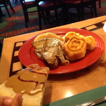 Goofy's Kitchen - Peanut butter & Jelly pizza  "ohh my " - American Near Me - Anaheim, California