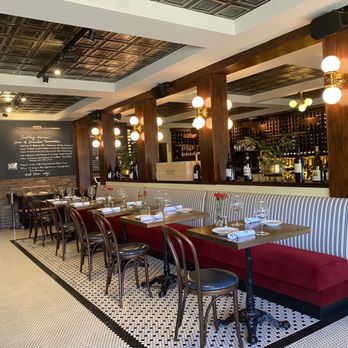 Tasting House - Inside- as soon as you walk in - Wine Bars Near Me - Los Gatos, California