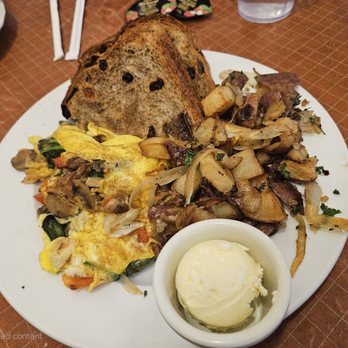 Sweet Maple Cafe - Create my Omelet - Spinach, Chicken & Mushroom with Raisin toast & potatoes. - American Near Me - Chicago, Illinois
