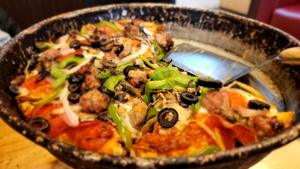 PIZZ’A CHICAGO Updated June 2024 681 Photos & 1067 Reviews 1576